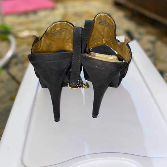 Black heels - Picture 3 of 3